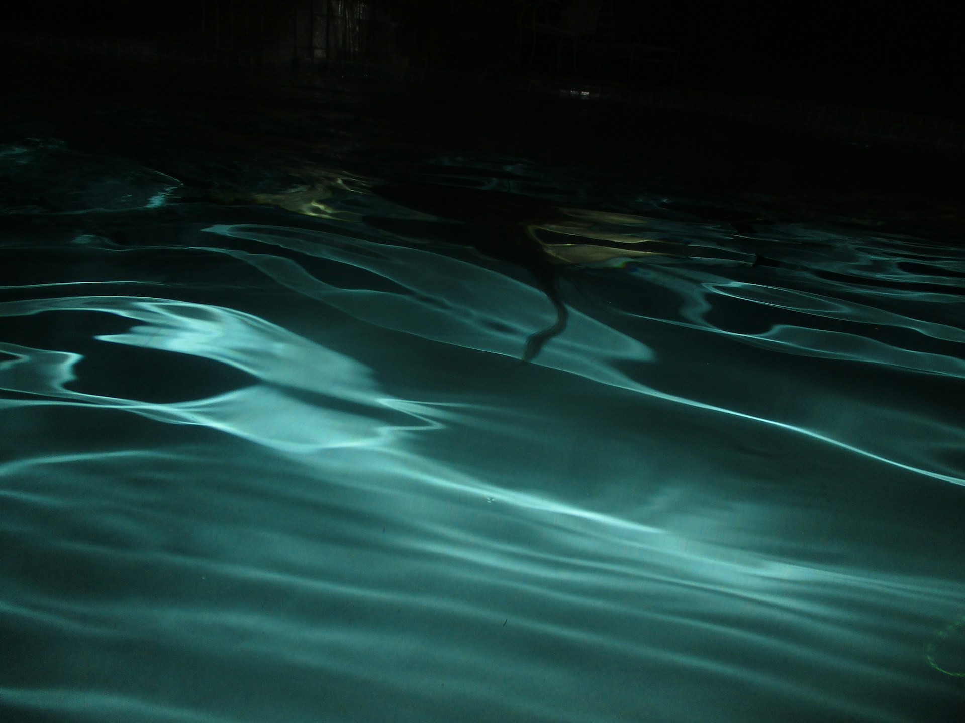 Klaus Johannes Thies: Dekonstruktion im Schwimmbad